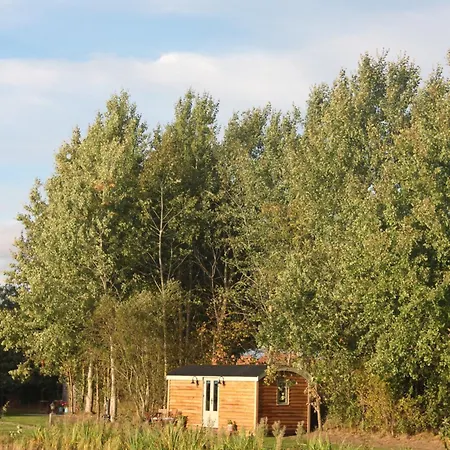 Luxury Shepherds Hut - The Foxglove By The Campsite *