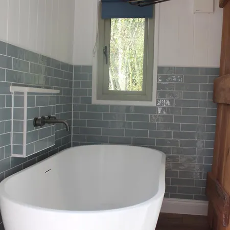 Luxury Shepherds Hut - The Foxglove By The Campsite Stillingfleet