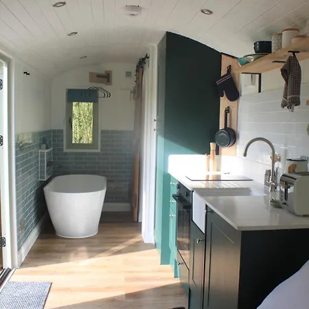Campsite Luxury Shepherds Hut - The Foxglove By The Stillingfleet