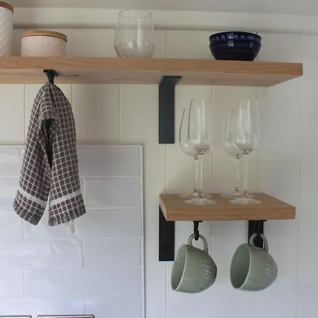 Luxury Shepherds Hut - The Foxglove By The Campsite *