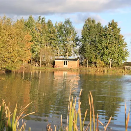 Camping Luxury Shepherds Hut - The Foxglove By The