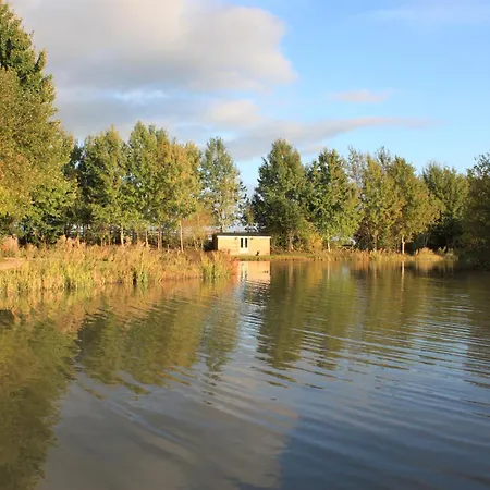 Luxury Shepherds Hut - The Foxglove By The مكان تخييم Stillingfleet
