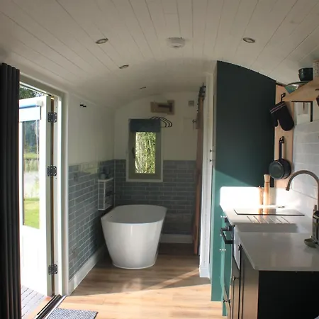 Camping Luxury Shepherds Hut - The Foxglove By The