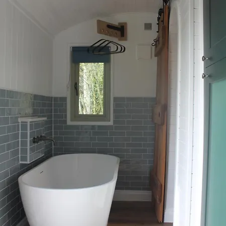 Camping Luxury Shepherds Hut - The Foxglove By The Stillingfleet