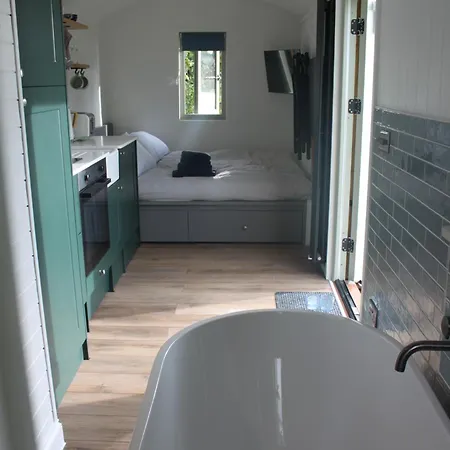 Camping Luxury Shepherds Hut - The Foxglove By The *