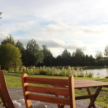 Luxury Shepherds Hut - The Foxglove By The Camping